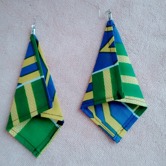 ■ 3/$10 Green Fabric Earrings - Picture 2 of 3